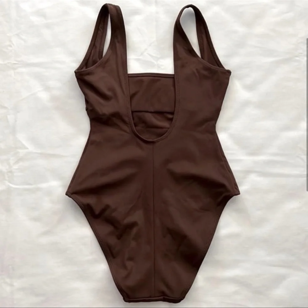 SKIMS One Piece Swimsuit Body Sculpting Square Décolleté - Rare Cocoa Brown
